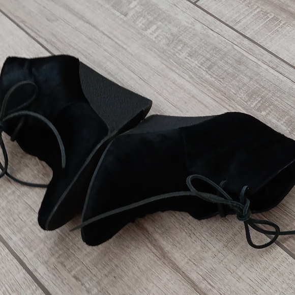 BURBERRY..BENTON WEDGE CALF HAIR BOOTIE..SIZE 36 - Picture 4 of 10